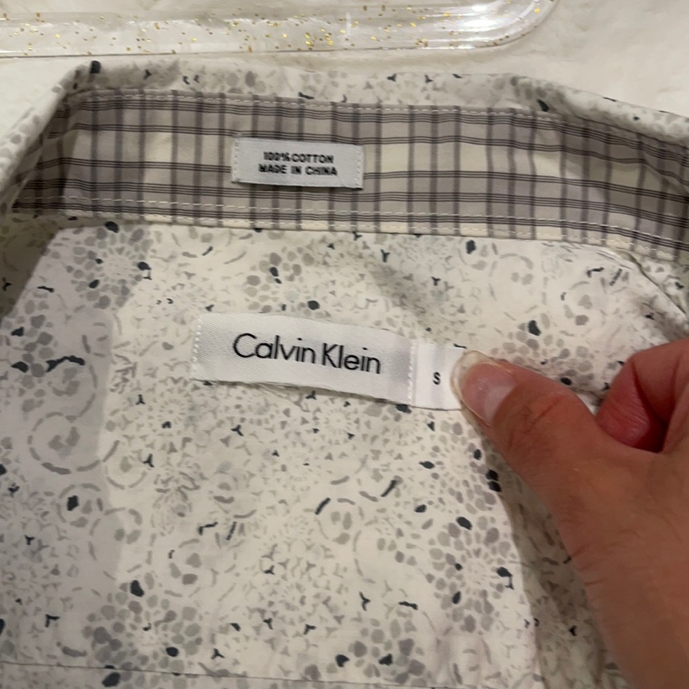 Calvin Klein Shirt. S-8 - Picture 5 of 6